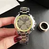 Marca de moda Relojes mujer Chica Números romanos estilo Metal banda de acero Reloj de pulsera de cuarzo M 102