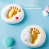 DIY Baby Hand Print and Footprint Cadre photo en argile molle pour les cartes d'étape du nouveau-né Infant Hand Casting Kit Baby Souvenir Set LJ201105