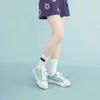 Sports, décontracté 21fwader marque de design coréen chaussettes tube moyen pour hommes et femmes vague cuir ponctuation broderie bas de sport marée