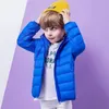 Crianças pato para baixo casaco outono inverno moda outwear jaqueta com capuz meninas meninos meninos cor ultra luz embalável aquecer casaco lj201125