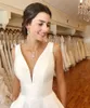 Mais barato casamento A linha de vestidos de decote em V branco elegante do cetim marfim Vestido de novia 2021 Backless Vestidos de casamento Capela Train