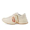 2021 Luxurys Designers Shoes Rhyton Sneakers Beige Men Trenerzy Vintage Luksusowe Chaussures Damskie Buty Designer Sneakers Z Pole Rozmiar H5YI #