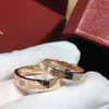 Wysokiej jakości karta Wysokiej jakości 18K Rose Gold English Version Love Seri Classic Para Ring InS234F