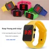 Kinderen elektronische LED-horloge designer horloge unisex led licht horloge mannen vrouwen polshorloge Slicone quartz horloges 12color goedkope E121406