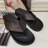 Роскошные дизайнеры женщины плоские слайды тапочки сандалии платформа кожаные туфли сандалии пляж ретро потерты обуви мулы женские флиппы