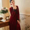 Женская ночная одежда бархата женские одежды набор ночной платье суд стиль зимний слинг ночной ночной ночной дом носить вино красное длинное платье Nightie Phoenti
