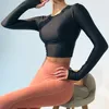 Tenues de yoga Femmes Chemise Avec Coussin De Poitrine À Manches Longues Nudité Tissu Lisse Gym Élastique Serré Entraînement T-shirt Sexy Crop Top1904946