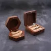 木製リングベアラーウッドボックス素朴なカスタムエンゲージメント結婚指輪ボックス枕彫刻名スクエアギフト木製ジュエリーボックス