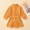 2020 nieuwe kinderen kleding meisjes lange mouw bowknot knop jumpsuits katoenen linnen kinderen romprant boetiek baby's zachte kleding by1604