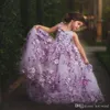 Küçük Çiçek Kız Elbise Düğün için 3D Çiçek Aplikler Kız Pageant Elbiseler Kolsuz V Boyun Spagetti Kayışı Tül Parti Abiye BC1137
