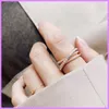 New Women Fashion Ring Diamonds Jewelry Diseñador de lujo Anillos de amor Golden Classic Cross Cross Fila Taladro Accesorios para regalos de fiesta D221254F