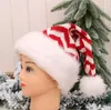 大人のニットクリスマス帽子スノーフレークの波状の縞模様のふわふわのPompomサンタキャップのクリスマスの帽子新年の装飾