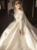 Robe de mariée douce avec manches longues en V Deep V-Nerf