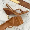 Senaste modekorsspårband Square Head Slope Brand Sandaler High-End Quality Heel 10cm Bekväm kvinnors sko Designer Sko Summer Sandal Sandles klackar