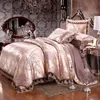 Czteroczęściowe luksusowe europejskie zestawy pościeli Królewska szlachta jedwabna koronkowa kołdra kołdra poduszka podwójna okładka marki łóżka kołdry sceny