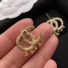 Joias de grife de moda Brincos de pérolas femininos Material de latão banhado a ouro 18k joias simples