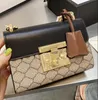 Güzel ay ışığı bir omuz çantası vintage tuval deri zincir haberci çanta kutusu moda metal kilit baskılı çanta çanta crossbody kadın kılıf