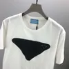 Frühling und Sommer neue hochwertige Baumwolle Druck Kurzarm Rundhals-Panel T-Shirt Mode Größe Farbe schwarz weiß T-Shirts für Männer