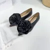 Heißer Verkauf-Rose spitze Schuhe Tee-Party-Schuhe schöne Blumen Frauen Sandalen Fee Wind