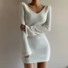 Sexy scollo a V nero mini vestito aderente per le donne primavera autunno manica lunga temperamento moda bianco abiti donna sottile Y0118