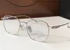 Nowa Moda Design Okulary Optyczne 8060 Square Titanium Rama Biznes i Hojny Styl Proste Wszechstronne Retro Przezroczyste Okulary