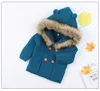 Nueva moda baby suéter abrigo cuello de piel lindo tejido con capucha tejido otoño invierno ropa caliente para bebé