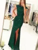 Abiti da sera con maniche ad aletta alla moda Abiti da sera con paillettes in pizzo verde scuro Abito da sera sexy con spacco laterale per occasioni speciali Realizzato su misura