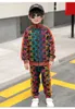 Fashion Boys Rainbow Stripe Letter Imprimé Casual Offits Kids Kids Zipper Long Manche Veste OutwearSports Pantalons 2PCS Sets Kids Cloth9935578