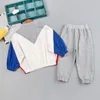 Kinderkleidung Jungen 2-teiliges V-Sweatshirt + Baumwollhose mit Seitenstreifen Set Kinder Kleinkind Junge Frühling Herbst Kleidung Set 201031