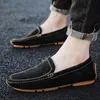 Män sommar mode gris hud mjuk casual sko hombrre andningsbar comfy läder loafer moccasins man glid-på fritid körskor