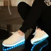 Tamaño 2746 Adultos Unisex Womensmens 7 Colors para niños zapatillas luminosas brillantes USB CARGA BIÑOS LED ZAPATILLOS NIÑOS DESEJADORES LED SELPERS 220708