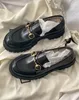 Comfort Lug Sole Loafers Klänning Sandaler Skor Svart Vit Mjukt läder Husets guldton Casual Walking Lady Lammmockasiner EU35-40