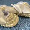 Scarpe per bambini a mano perla diamante bambino nato da principessa scarpe da giorno da pranzo scarpa perforata a mano perforata Sole Christmenings scarpe 220301