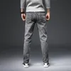 メンズジーンズ2021ズボン男性のシンプルスタイルの綿高品質カジュアルストレートデニムパンツ男性ストリートウェアビンテージスリムフィット未定