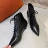 Stivaletti da donna con tacco alto sottile Stivaletti sexy con lacci incrociati Solido Nero Punta bianca Autunno Inverno Stivali da cowboy Scarpe da donna 210520