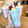 コーヒージュースミルクを飲むためのふたとわら15オンスのプラスチック桜のアイスカップが付いている桜のタンブラー