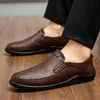 Uomo New Spring Autumn Fashion Scarpe casual cucite a mano Hombre Mocassini con suola morbida Mocassini Uomo Slip-on Leisure Young Driving Shoes