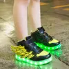 CRIANÇAS CRIANÇAS iluminam sapatos com as asa crianças levou meninos meninas brilhando tênis luminosas usb carregamento menino moda 220115