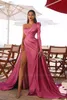 Elegante Árabe Rosa Vermelho Um ombro Prom Vestidos Uma Linha Sweetheart Sexy Side Side Split Vestidos de Noite Long Robe de Soriee