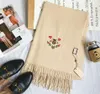 Klassisk designer kashmir halsduk för män och kvinnor lyxiga vinter kassemere design stora bokstäver mönster kashmir pashminas sjalar scarv272f
