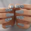 False Nails Nail Art False S Гробный Гроб Серый Пресс на среднем длиннее с дизайнами Поддельные S Флемента Дисплей Faux Gles Shimmer 220225