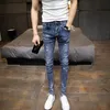 Hot 2021 Mode Stretch Jeans Selbstanbau mit kleinen Füßen Teenager Löcher Koreanische Männer Lässige Trend Bleistifthose