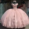 Utanför axeln puffy rosa quinceanera klänningar spets applqiue söt 16 prom klänningar spets vestidos de 15 años xv klänning