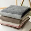 Lenços 100% Cashmere Lenço Mulheres Simples Design Patchwork Knitting 3 Cores Ladies Knitwear Coat Fashio