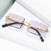 30% rabatt på lyxdesigner Nya herr- och kvinnors solglasögon 20% rabatt på stil Fashion Frameless trimning Net Red Square Gradient Street Shooting Glasses