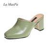 Spiaggia da donna Casual Rosso Sole Sexy Style Style Shoes Shoes Moda chiusa Punta Chunky Thick Heel PU Muli in pelle Pantofole Y200423