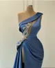 Sirène bleue robes de bal une épaule haut latérale divisée perles en satin arabes robes de soirée sexy robes personnaliser la fête formelle DR1258025