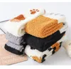 Moda Soft Soft 3D Coral Fleece Skarpety Cute Cat Pazury Krótkie Skarpety Cartoon Śmieszne Zwierząt Paw Skarpety Kobiety Flufsy Fuzzy Ciepłe Grube Slipper Skarpety
