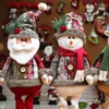 2023 Décorations de Noël Poupées du Père Noël Elk Santa Bonhomme de neige Poupées Enfants Nouvel An Cadeau Jouets Noël Boutique Vitrine Décor Poupées BH4308 TQQ