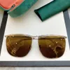 Asil tarz erkekler güneş gözlükleri kare gri lens tasarım gözlüklerini oymalı desen altın metal ince çerçeve kadın güneş gözlükleri 0281n